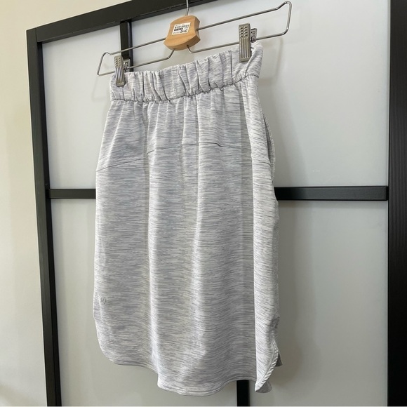 [2] Lululemon Athletica Grey & White Stripe On The Fly Skirt Women’s Like New - Picture 10 of 13